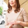 長身でスタイル抜群な色白人妻30歳。