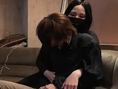 美人のお姉さんにくすぐりでお仕置きされるM男