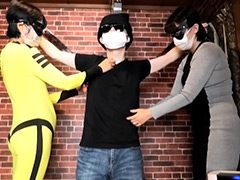 痴女2人に26分くすぐり拷問の刑にかけられたM男