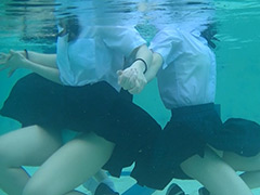 制服着衣泳中級編