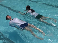 プール開き前の秘め事